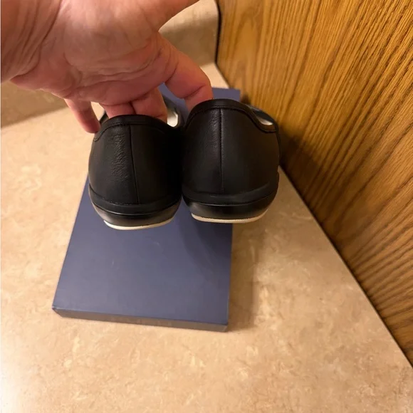 KURU Women's Black Flats - Picture 10 of 13